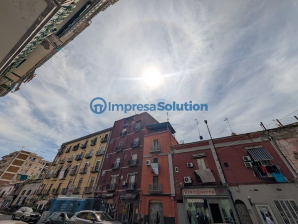 negozio in vendita a Napoli in zona Pendino / San Giuseppe