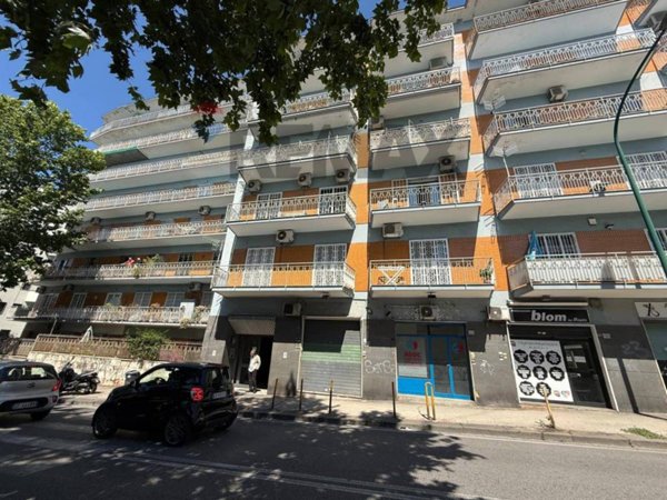 negozio in vendita a Napoli in zona Arenella