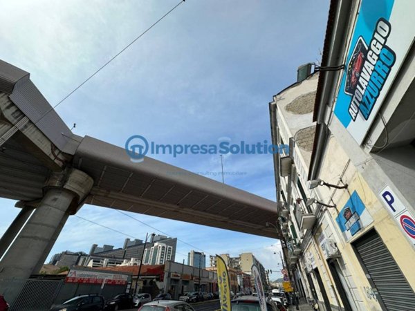 negozio in vendita a Napoli in zona Poggioreale