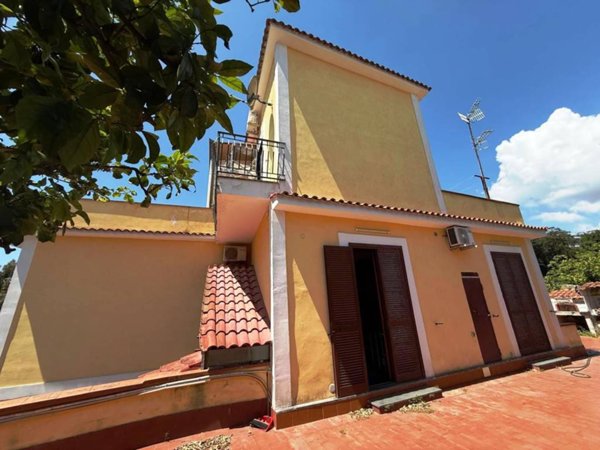 casa indipendente in vendita a Napoli in zona Posillipo