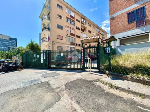 appartamento in vendita a Napoli in zona Poggioreale