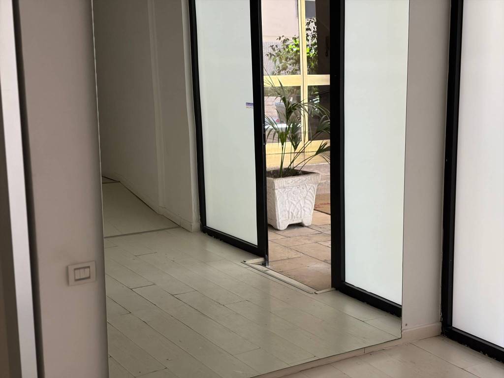 appartamento in vendita a Napoli in zona Chiaia