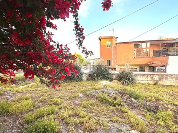 casa indipendente in vendita a Napoli in zona Bagnoli