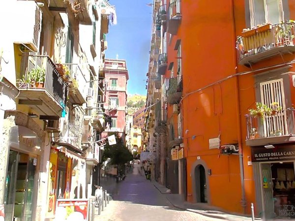 appartamento in vendita a Napoli in zona Chiaia