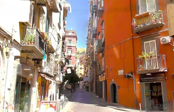 appartamento in vendita a Napoli in zona Chiaia