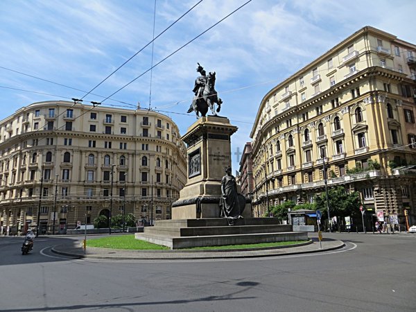 locale commerciale in vendita a Napoli
