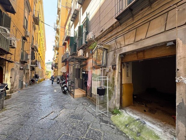 negozio in vendita a Napoli in zona Chiaia