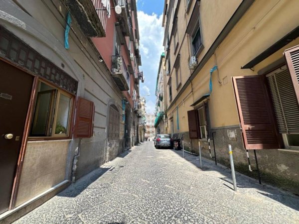 appartamento in vendita a Napoli in zona San Carlo all'Arena