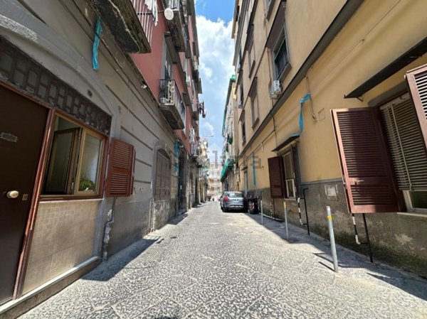 appartamento in vendita a Napoli in zona San Carlo all'Arena