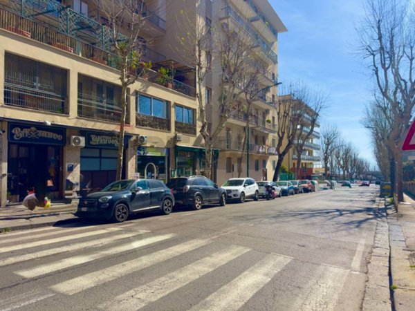 negozio in vendita a Napoli in zona Arenella