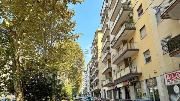 appartamento in vendita a Napoli in zona San Carlo all'Arena