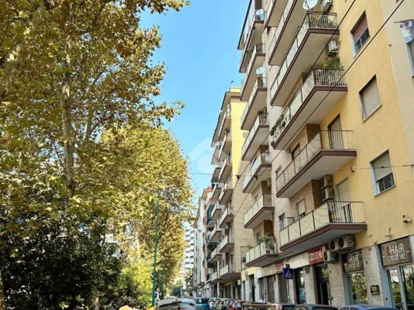 appartamento in vendita a Napoli in zona San Carlo all'Arena