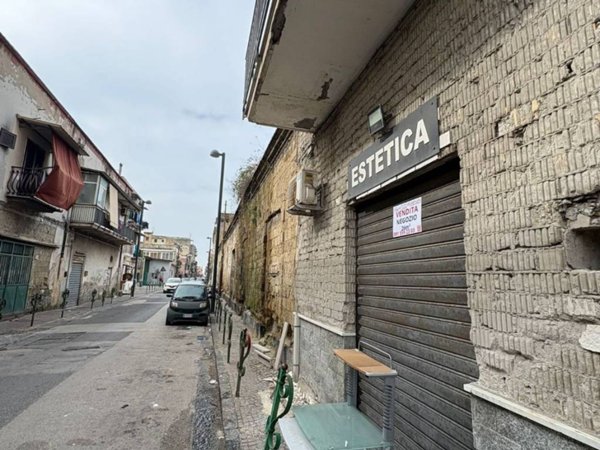 negozio in vendita a Napoli in zona San Giovanni a Teduccio