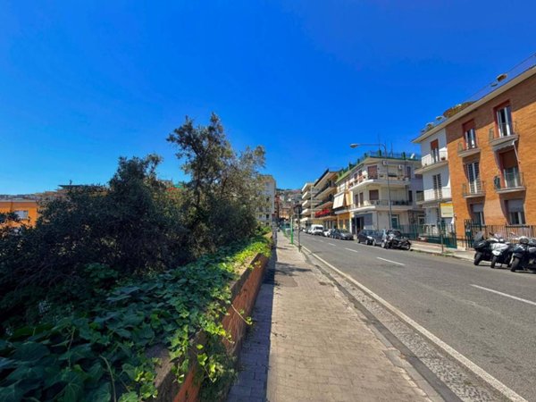 appartamento in vendita a Napoli in zona Chiaia