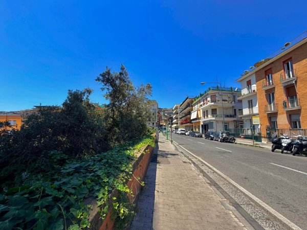 appartamento in vendita a Napoli in zona Chiaia