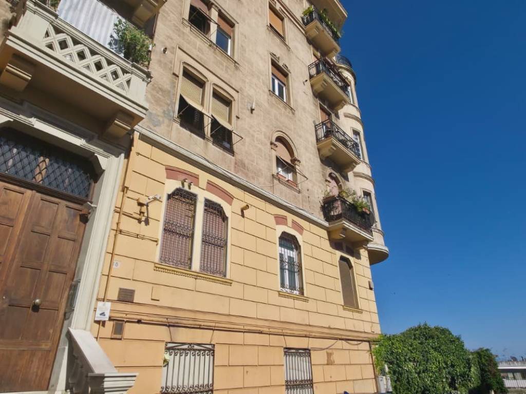 appartamento in vendita a Napoli in zona Chiaia