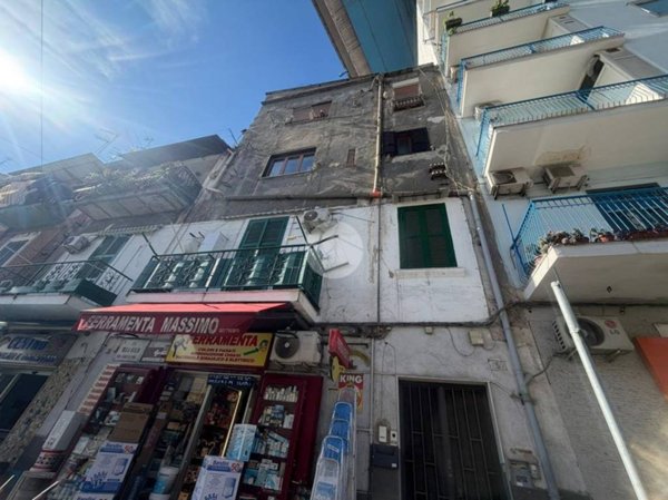 appartamento in vendita a Napoli in zona San Carlo all'Arena