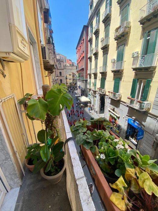 appartamento in vendita a Napoli in zona Chiaia