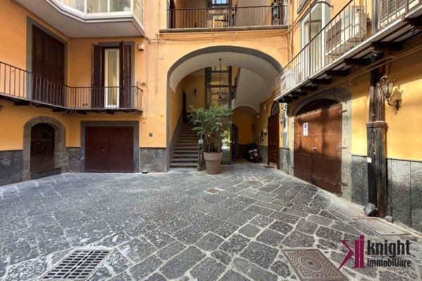 ufficio in vendita a Napoli in zona Chiaia
