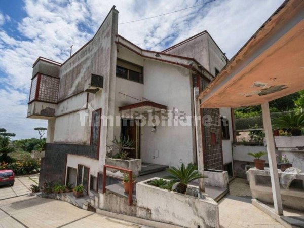 casa indipendente in vendita a Napoli in zona Posillipo