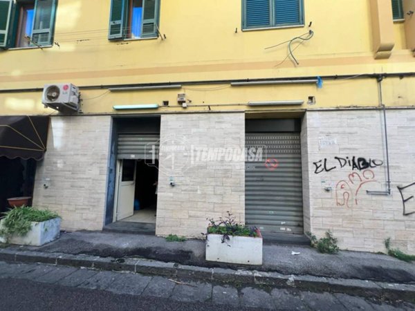negozio in vendita a Napoli in zona Fuorigrotta