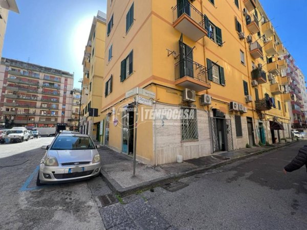 negozio in vendita a Napoli in zona Fuorigrotta