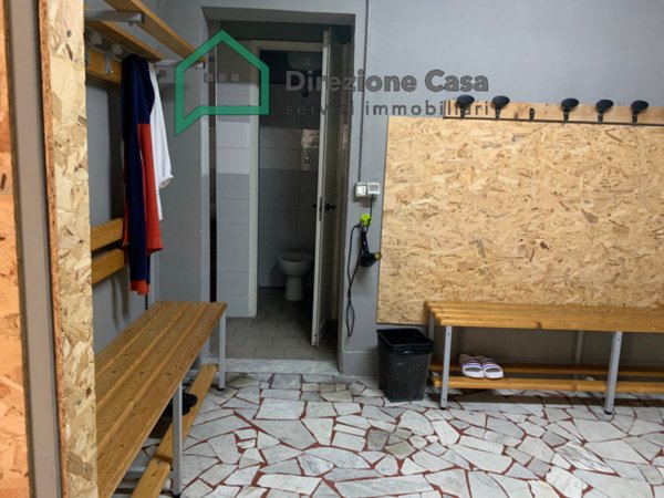 negozio in vendita a Napoli in zona Capodichino
