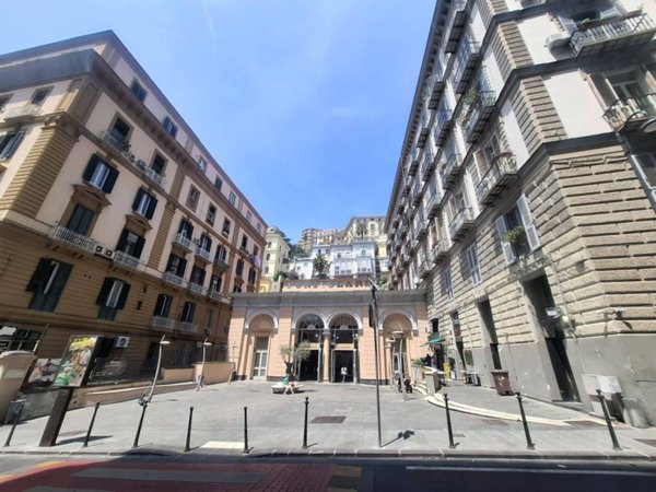 negozio in vendita a Napoli in zona Chiaia