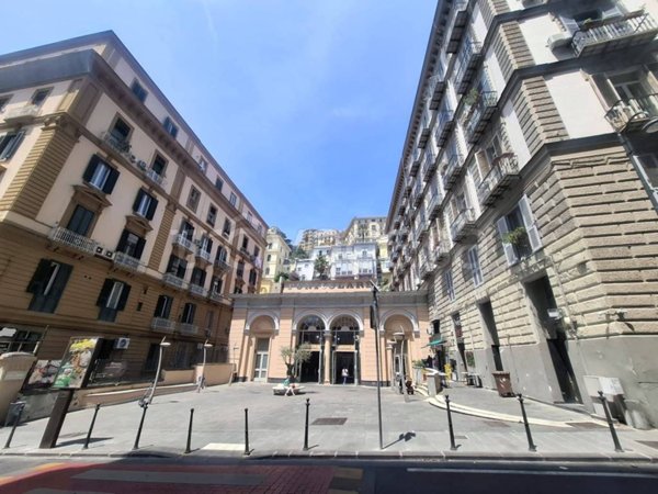 negozio in vendita a Napoli in zona Chiaia