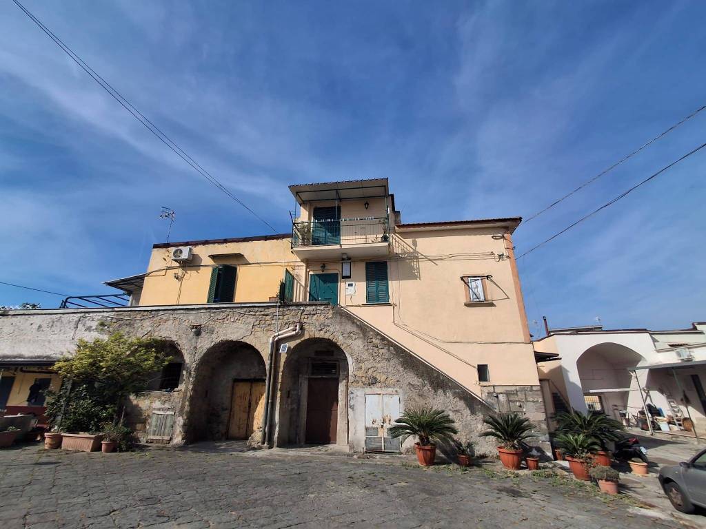 appartamento in vendita a Napoli in zona Barra