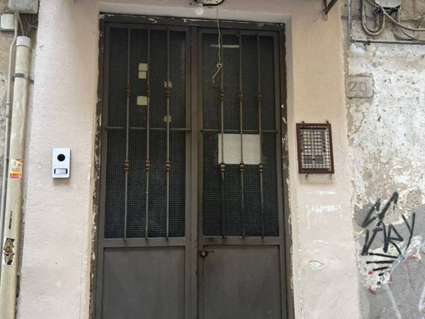 appartamento in vendita a Napoli in zona Pendino / San Giuseppe