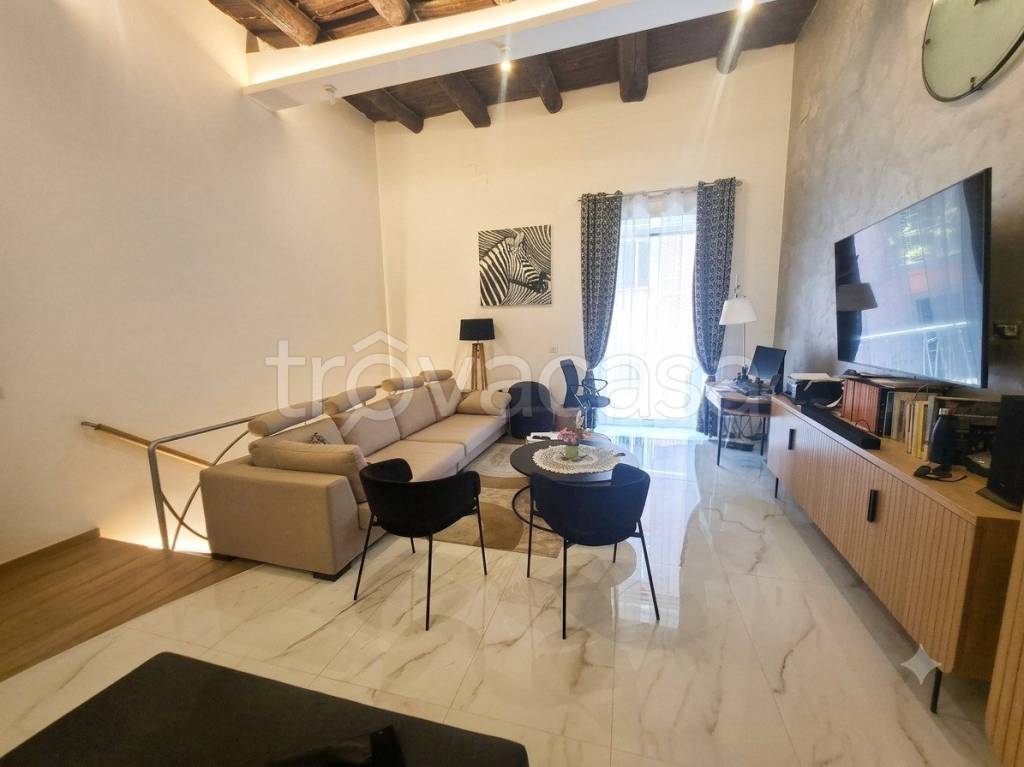 appartamento in vendita a Napoli in zona San Carlo all'Arena