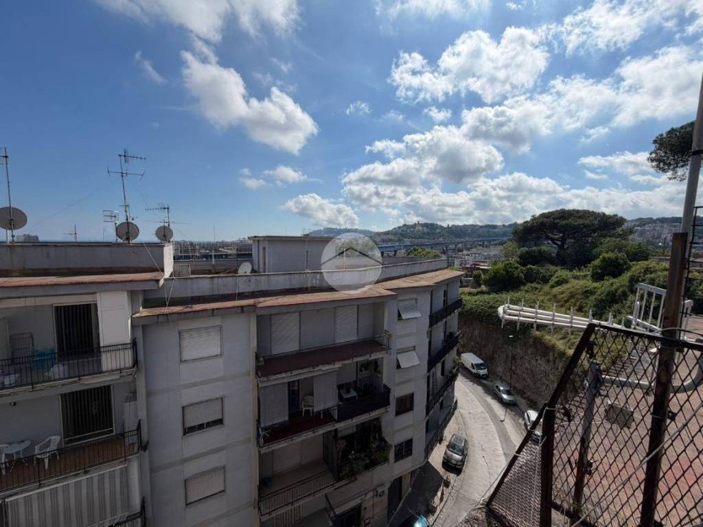 appartamento in vendita a Napoli in zona Stella