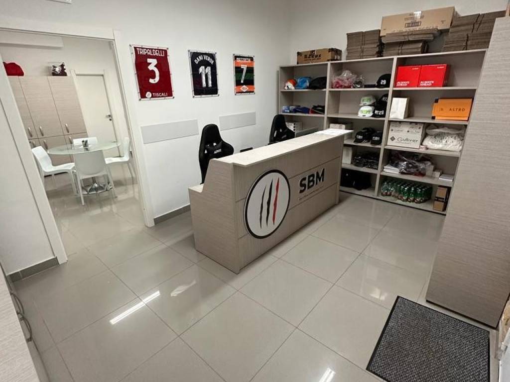 ufficio in vendita a Napoli in zona Vomero