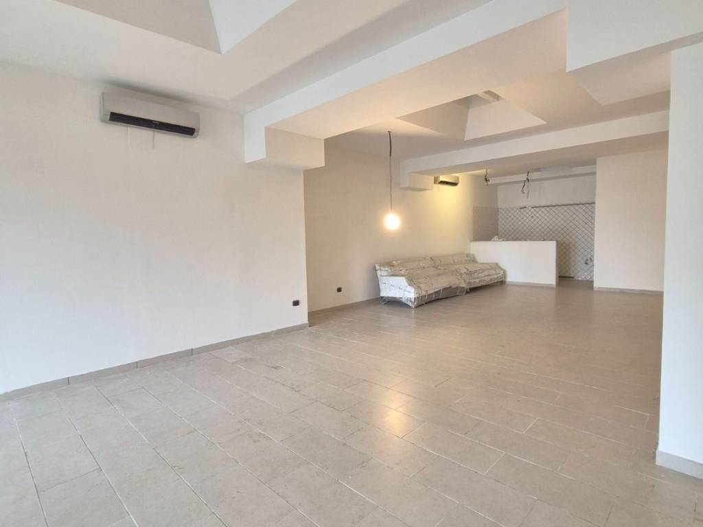appartamento in vendita a Napoli in zona Chiaia