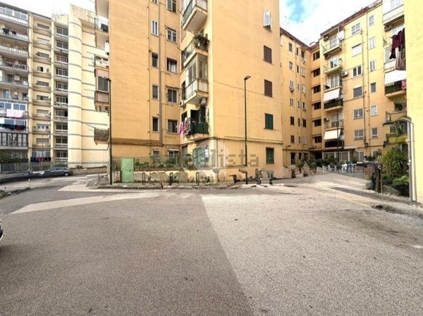 appartamento in vendita a Napoli in zona Fuorigrotta