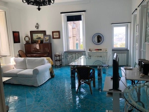appartamento in vendita a Napoli in zona Chiaia