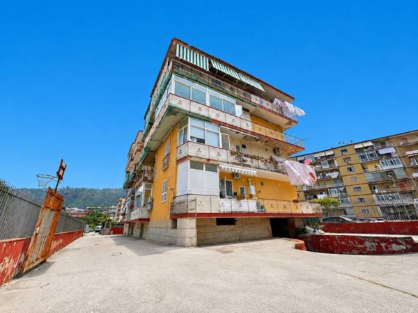 appartamento in vendita a Napoli in zona Pianura