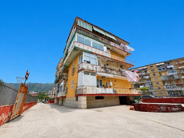 appartamento in vendita a Napoli in zona Pianura