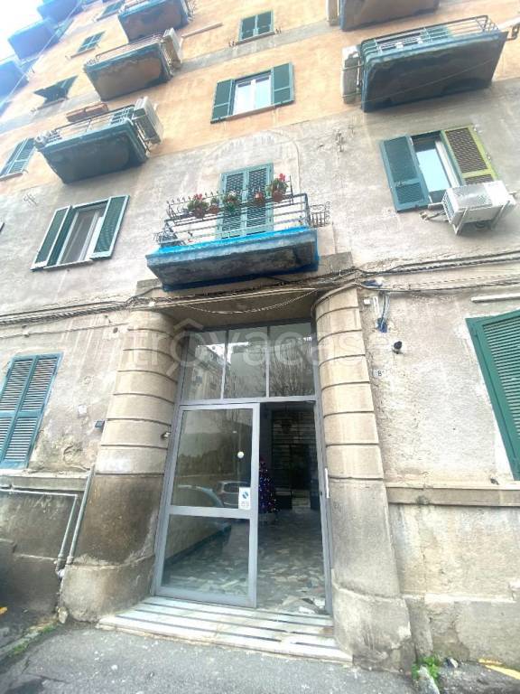 appartamento in vendita a Napoli in zona Chiaia