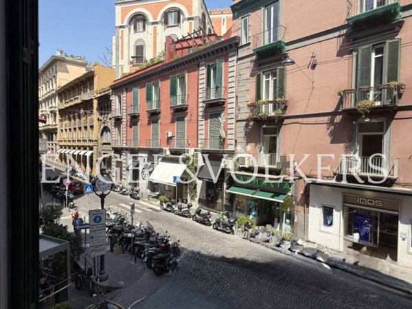 appartamento in vendita a Napoli in zona Chiaia