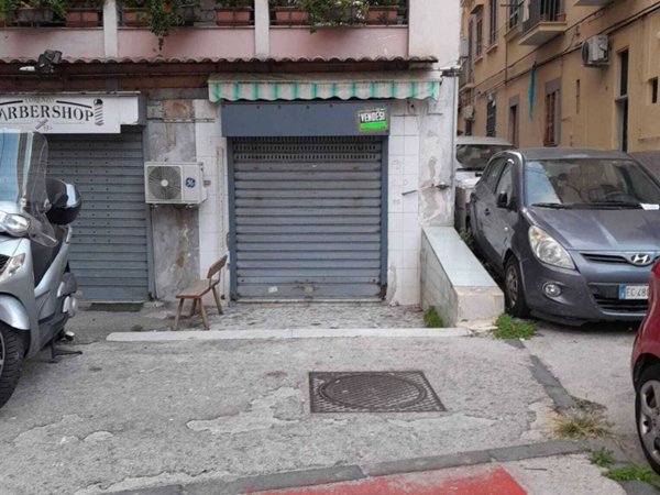 negozio in vendita a Napoli in zona Vomero