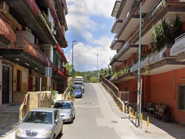 negozio in vendita a Napoli in zona Pianura