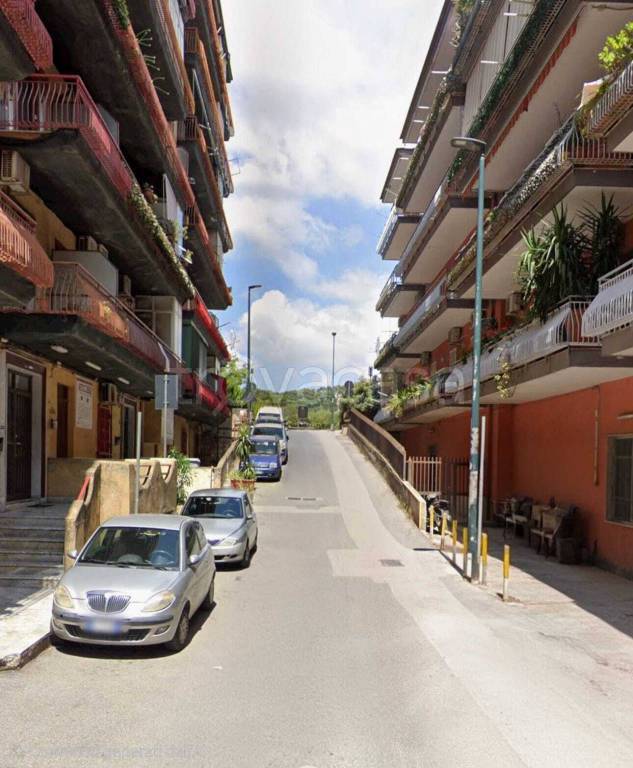 negozio in vendita a Napoli in zona Pianura
