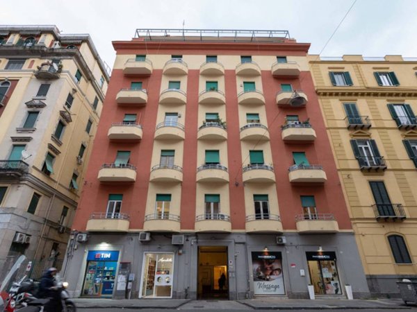 appartamento in vendita a Napoli in zona Chiaia