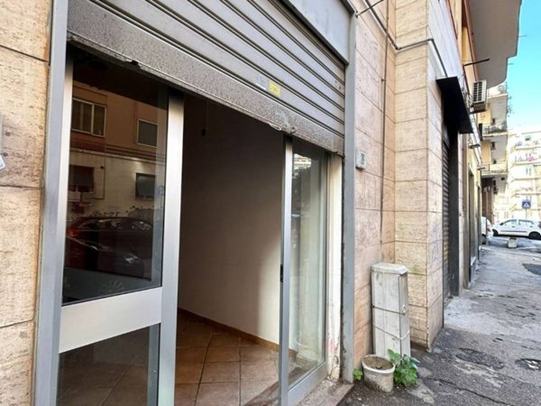 negozio in vendita a Napoli in zona Arenella