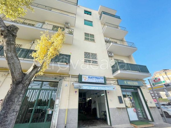 negozio in vendita a Napoli in zona Soccavo