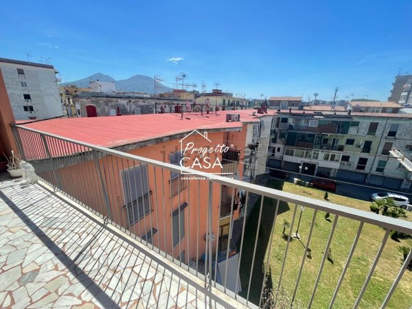 appartamento in vendita a Napoli in zona Barra