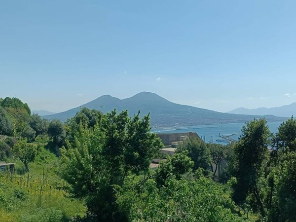casa indipendente in vendita a Napoli in zona Vomero
