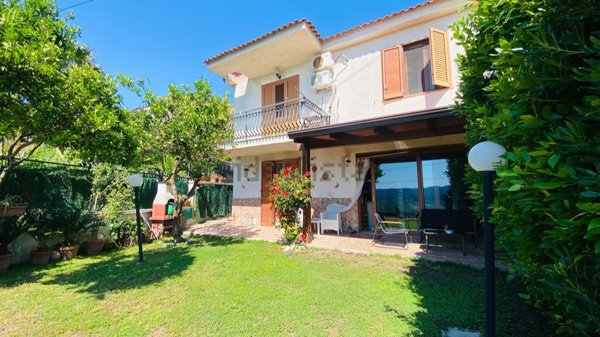 casa indipendente in vendita a Napoli in zona Bagnoli